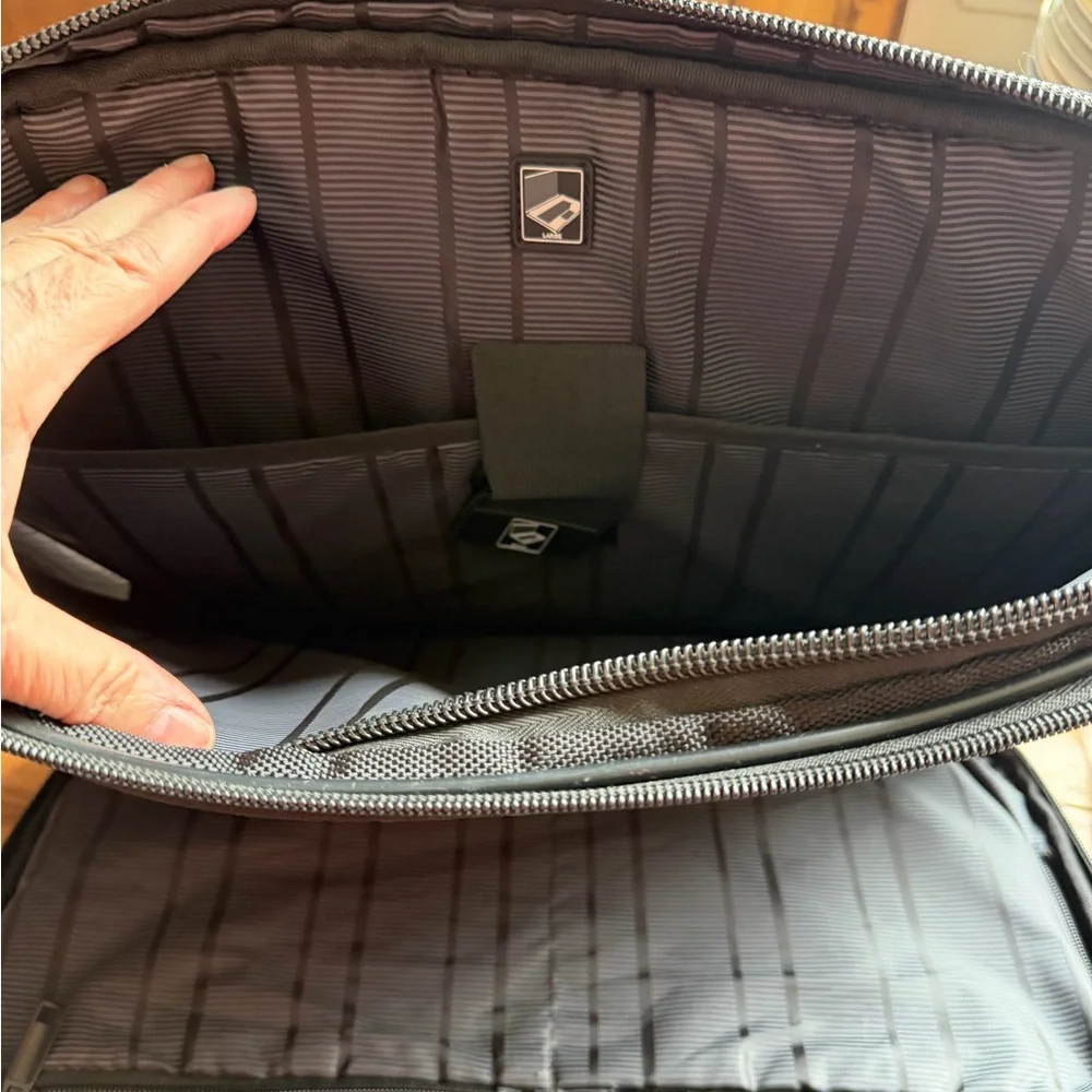 NWOT Kenneth Cole Reaction EZ-Scan Laptop Briefcase Bag - Fits 15